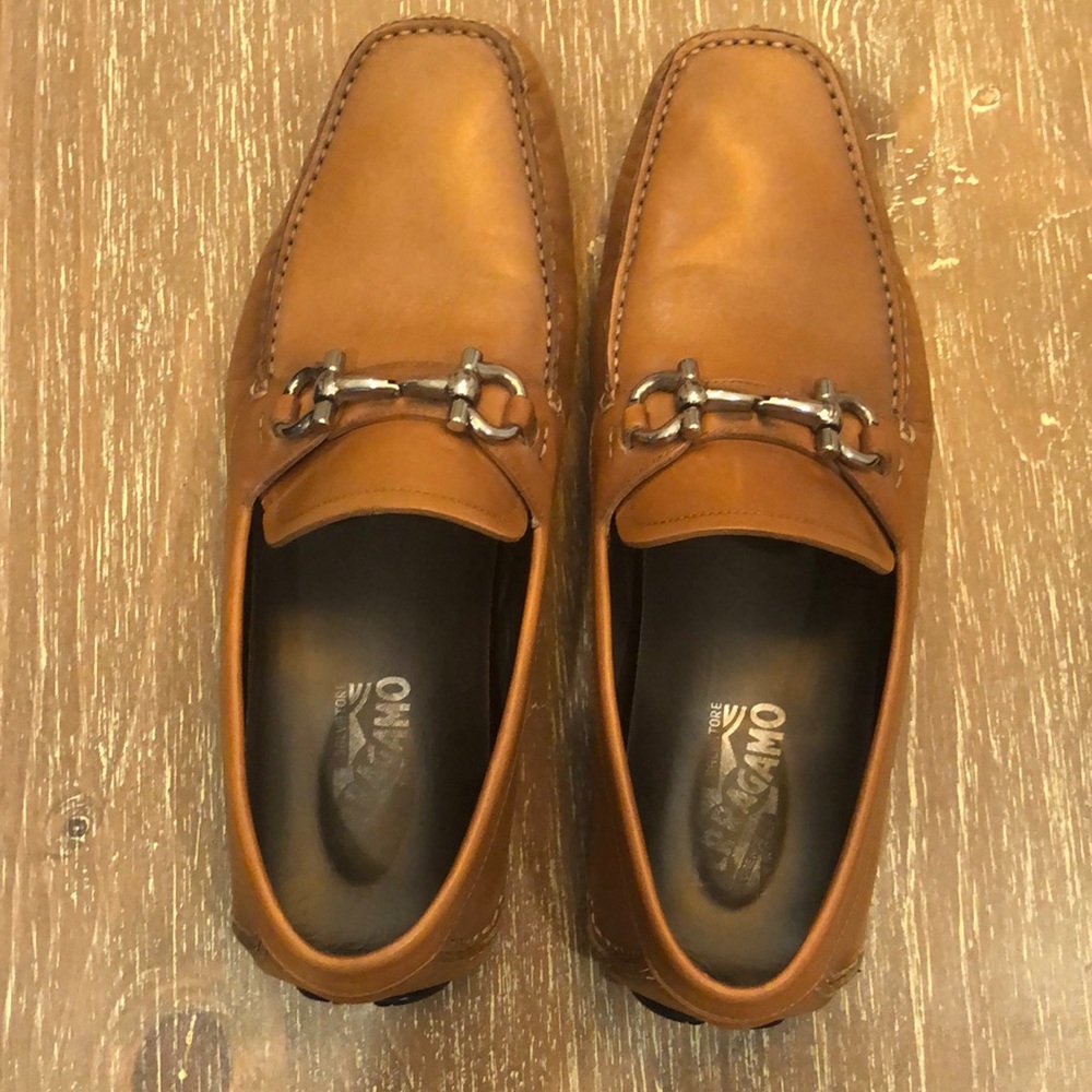 Salvatore Ferragamo leather loafers in tan sz 9.5